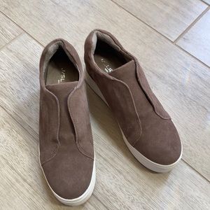 NWOT Women’s J/Slides suede taupe wedge sneaker